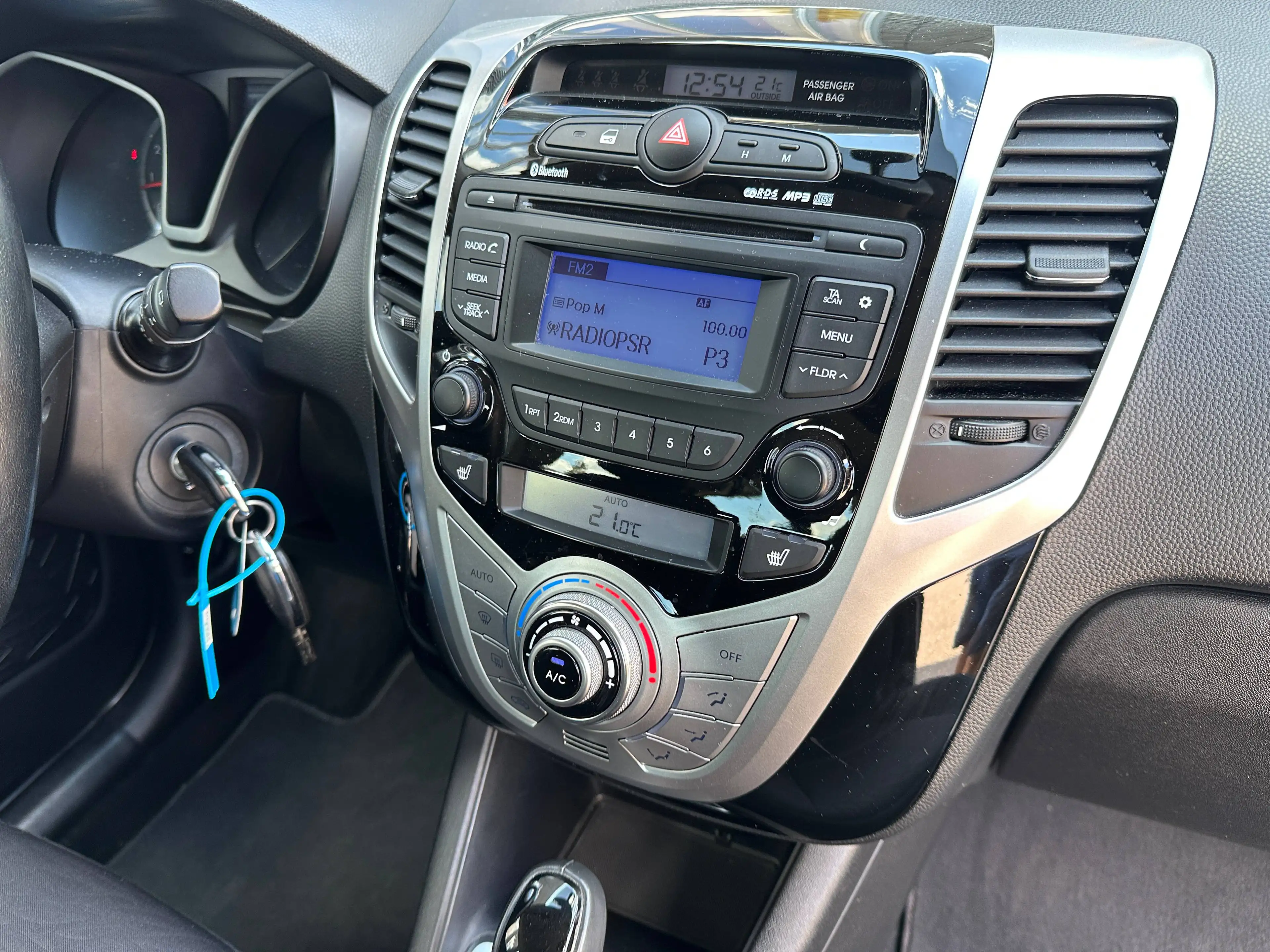 Hyundai iX20 1.6 AUTOMATIK +SITZHEIZUNG+LENKRADHEIZUNG+ALLWETTERBEREIFUNG+EINPARKHILFE+KLIMAAUTOMATIK+ — photo 13