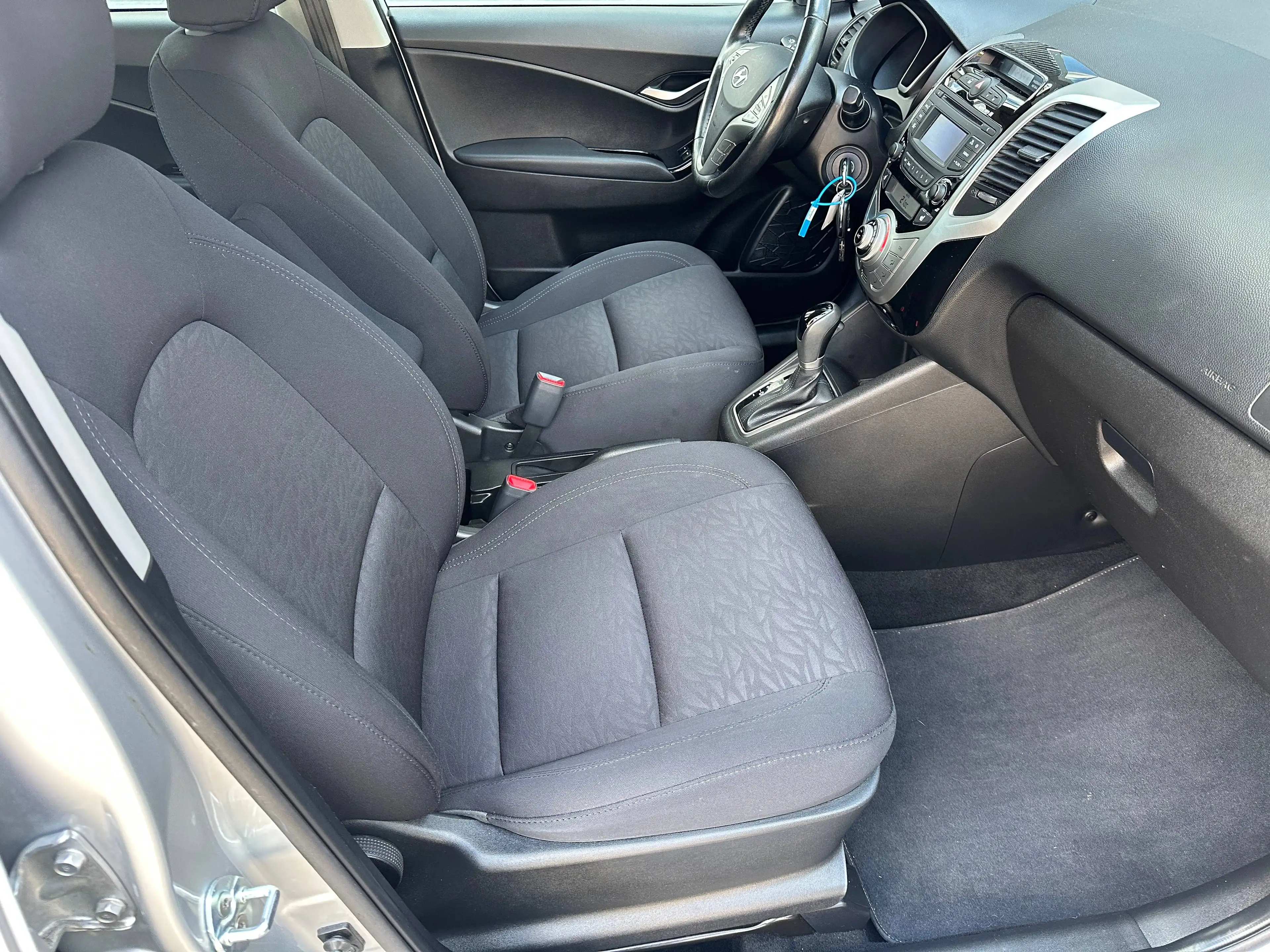 Hyundai iX20 1.6 AUTOMATIK +SITZHEIZUNG+LENKRADHEIZUNG+ALLWETTERBEREIFUNG+EINPARKHILFE+KLIMAAUTOMATIK+ — photo 10