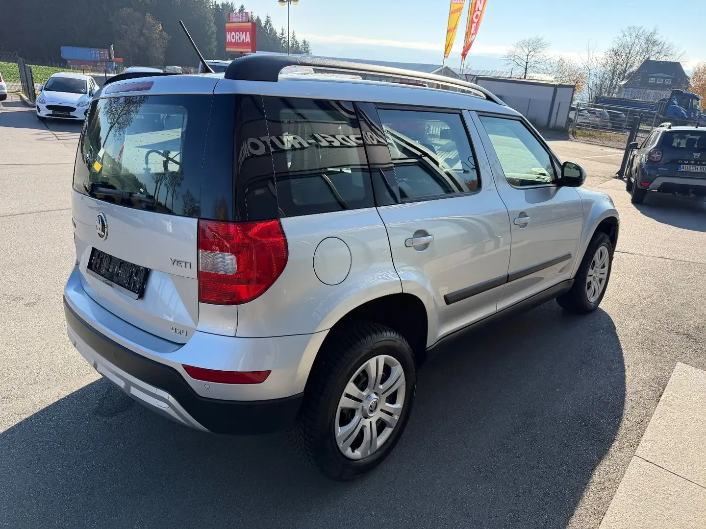 Skoda Yeti Active Outdoor 4x4 Silber - 2