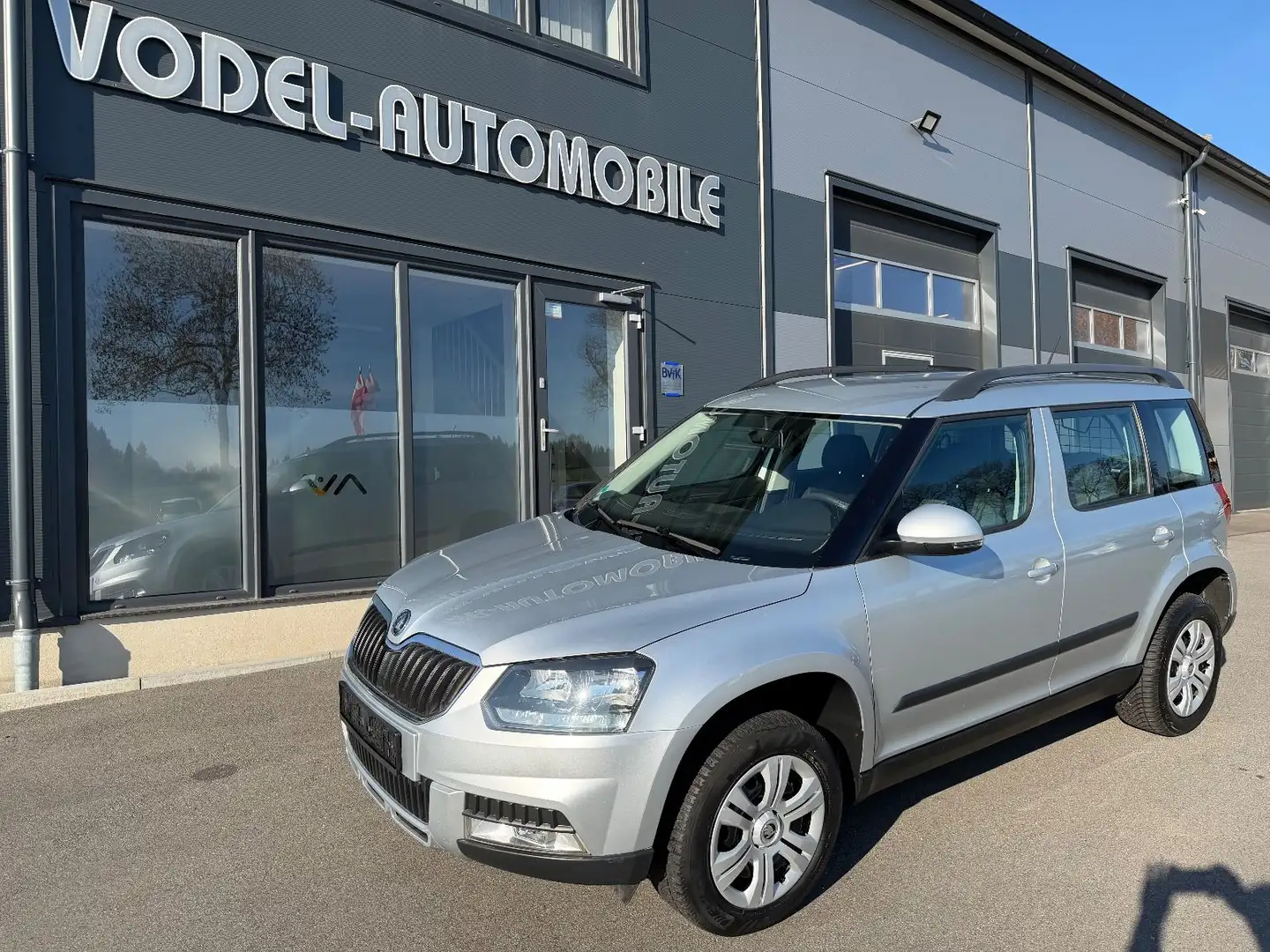 Skoda Yeti Active Outdoor 4x4 Silber - 1