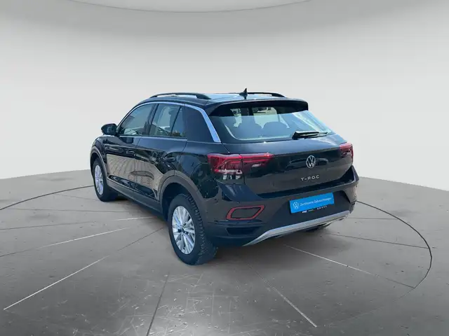 Volkswagen T-Roc view 3