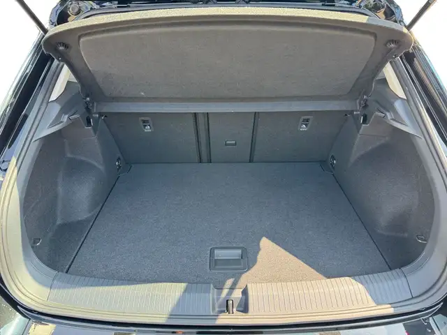 Volkswagen T-Roc view 14