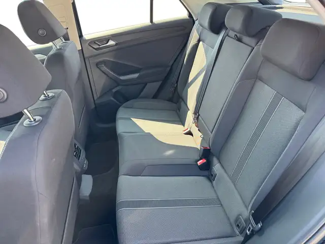 Volkswagen T-Roc view 10