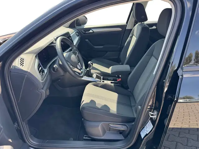 Volkswagen T-Roc view 4