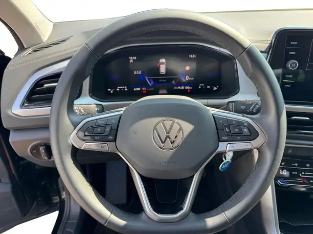 Volkswagen T-Roc view 13