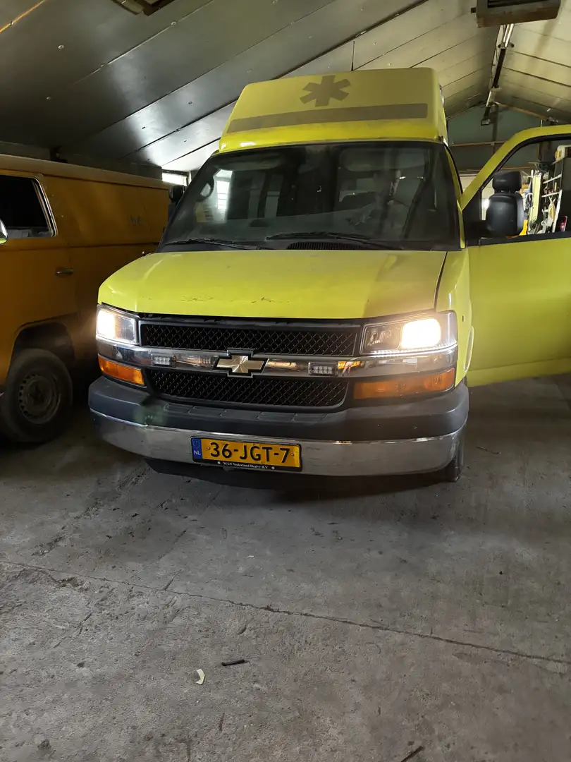 Chevrolet Express ambulance Żółty - 1