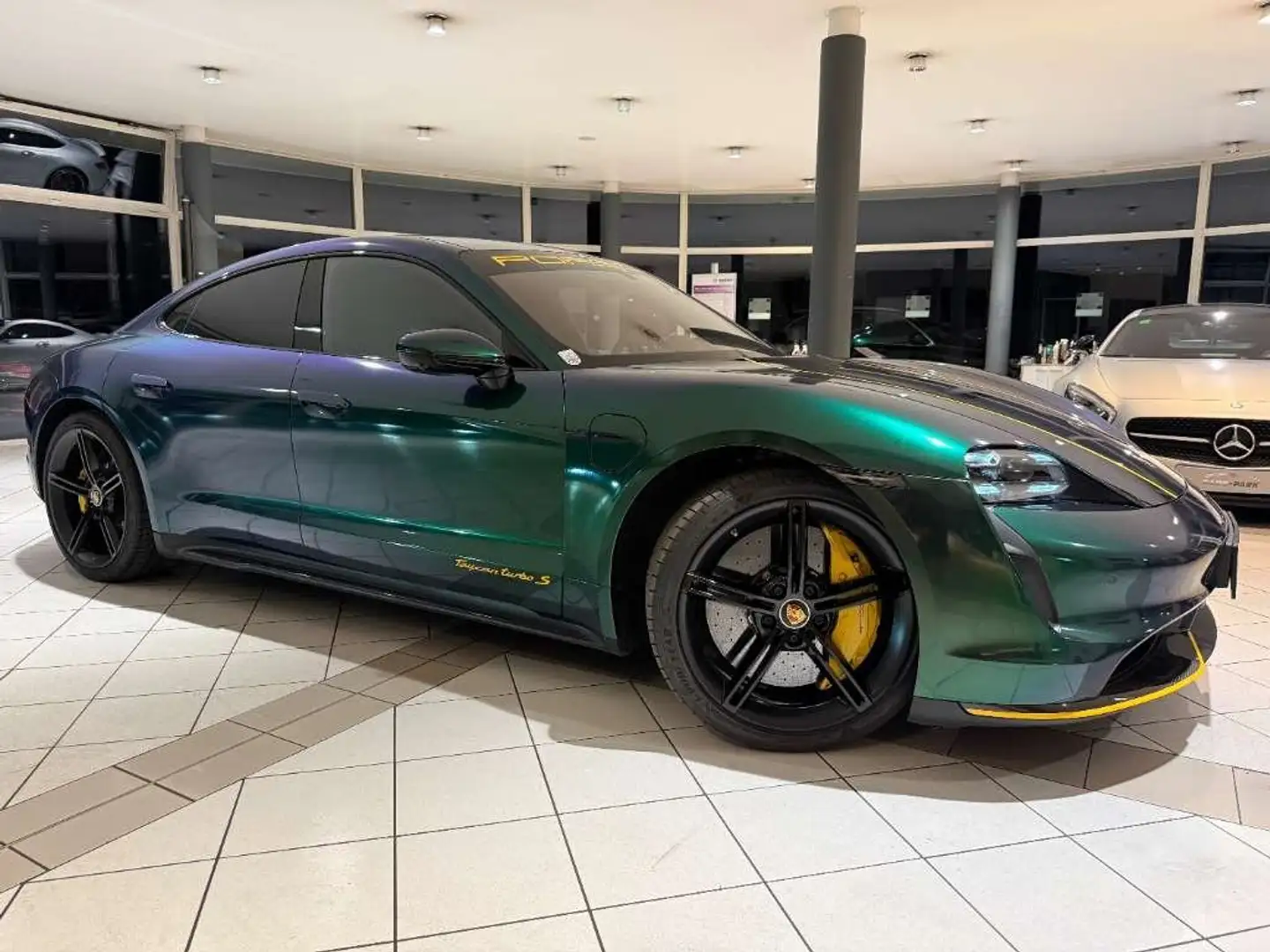 Porsche Taycan Turbo S *ERSTBESITZ* - 1