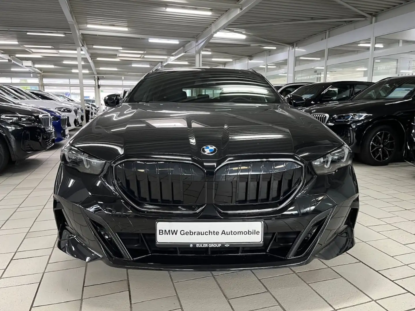BMW 520 i M-Sport PRO Sommer19'' PANO AHK ICONIC M-Leuchte Schwarz - 2