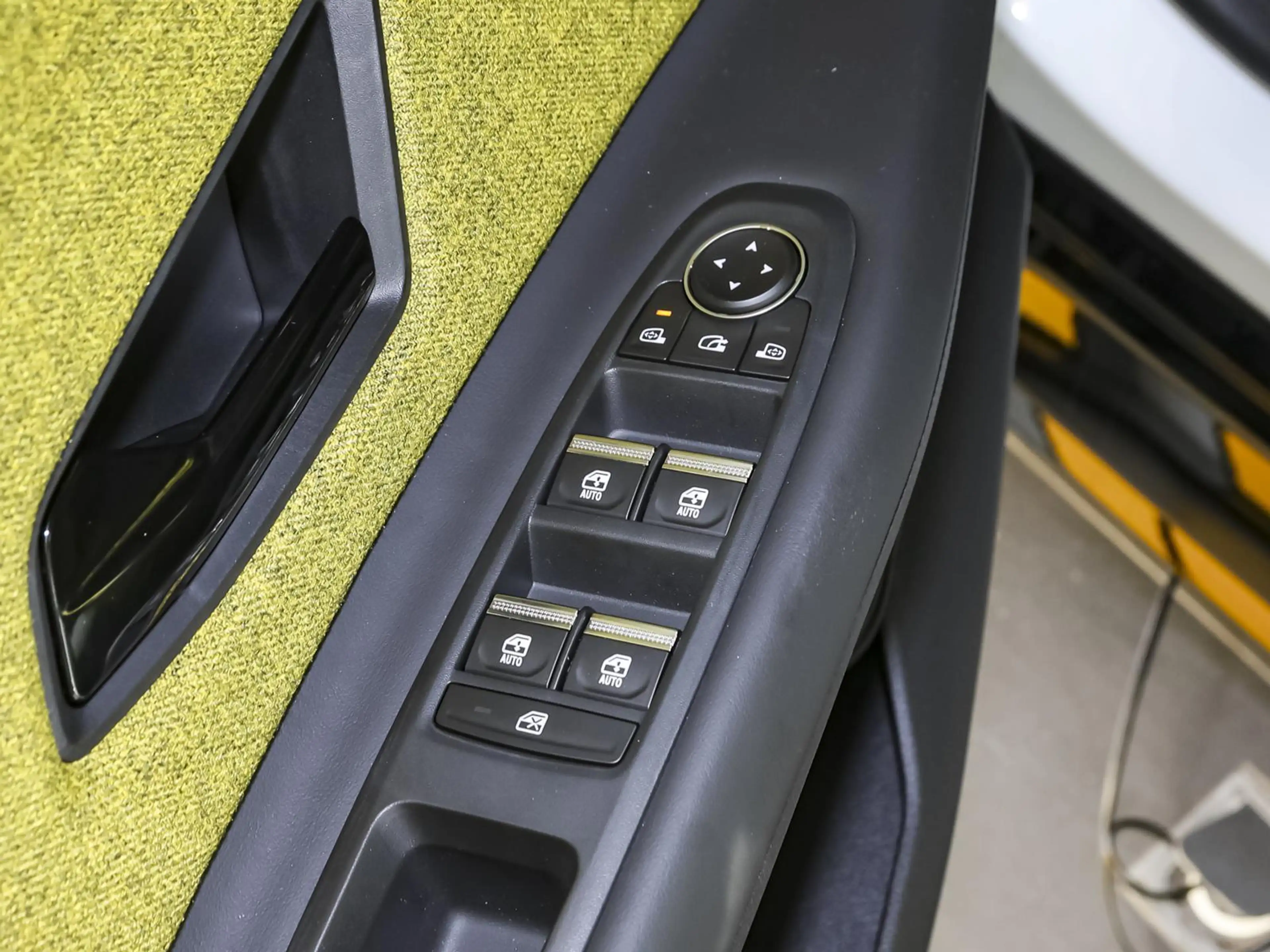 Renault R 5 Iconic 150 NAVI SHZ PDC LHZ KLIMA BT — photo 10