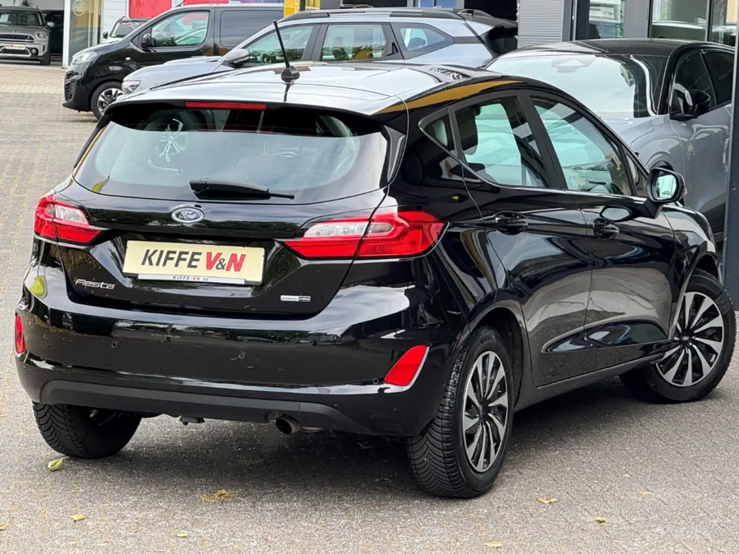 Ford Fiesta Titanium 1.0EcoB LED PDC WinterPaket AHK Schwarz - 2