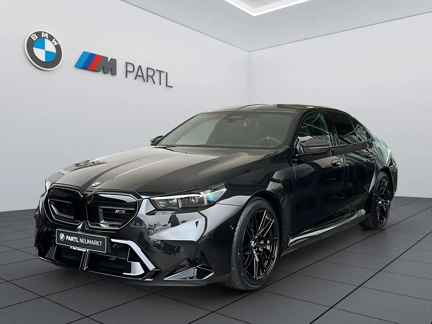 BMW M5 Limousine ULTIMATE *0,5%* M-DriversP. AHK B&W Чёрный - 1