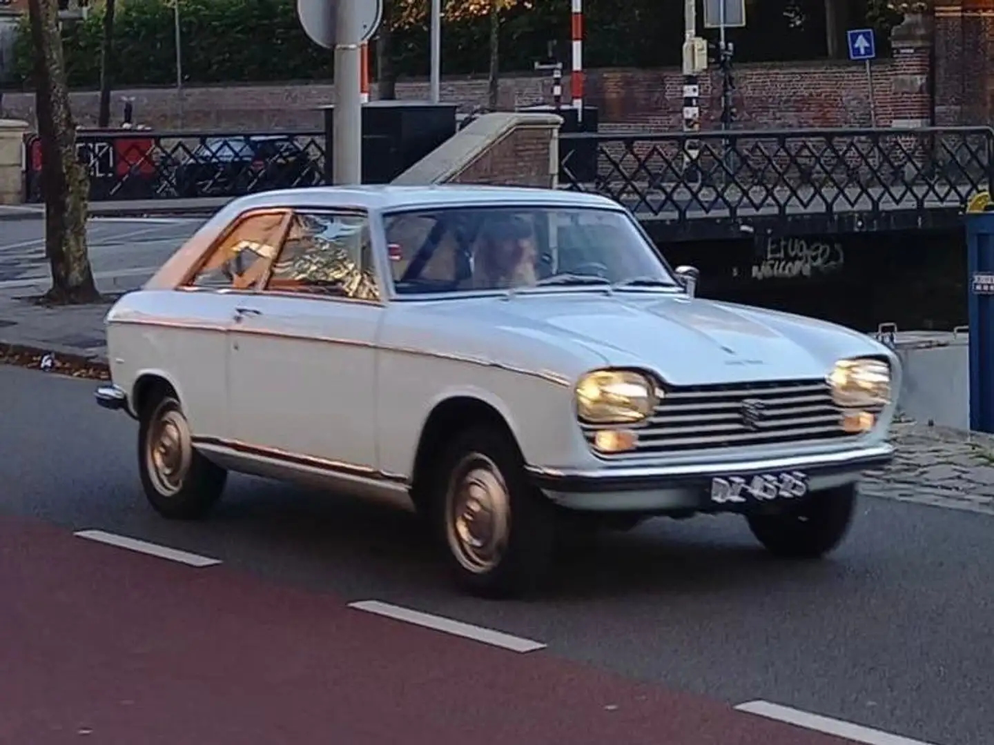 Peugeot 204 Coupe plava - 1