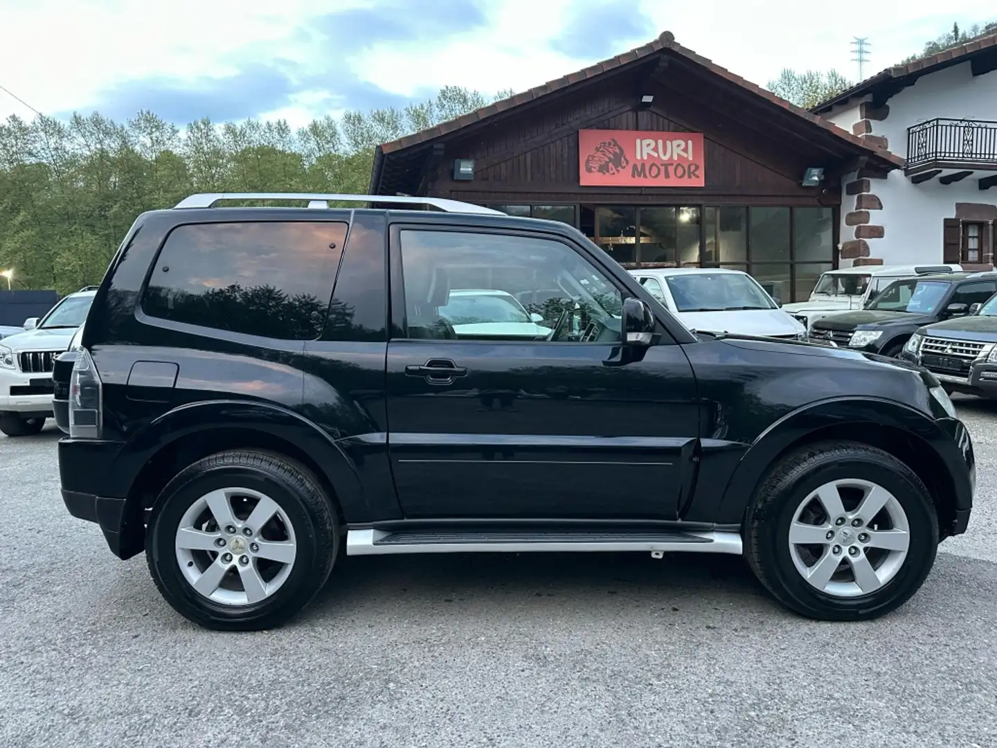 Mitsubishi Montero 3.2DI-D Kaiteki Aut. Negro - 1