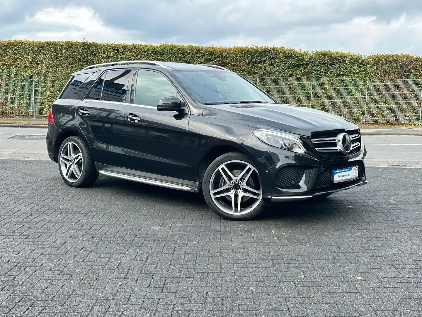 Mercedes-Benz GLE 350 d 4Matic AMG Line -Pano-ILS-360Kamera- Schwarz - 1