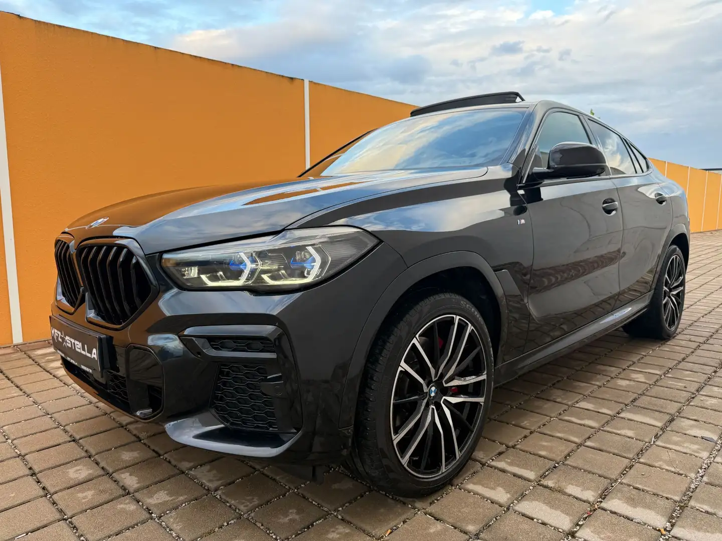 BMW X6 xDrive 30d G06 / M-Paket / Pano / M-Sport AGA Noir - 1