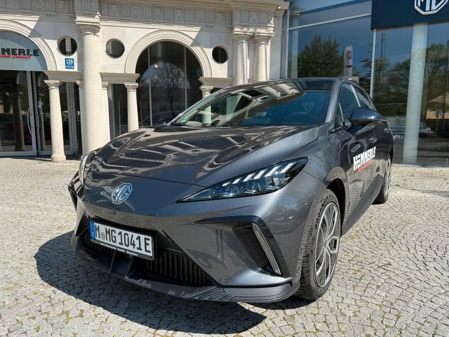 MG MG4 EV 64 kWh Luxury Grau - 1