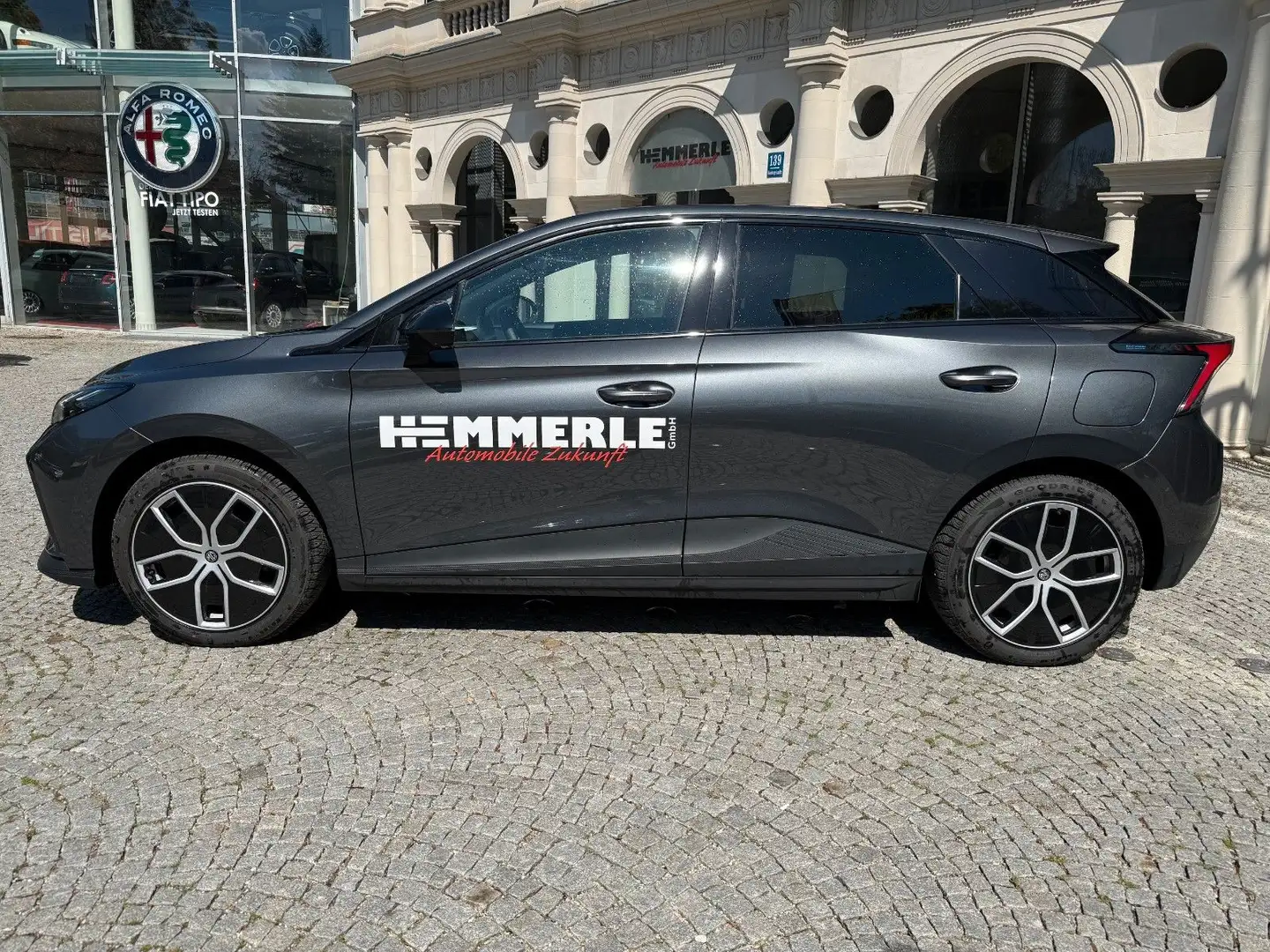 MG MG4 EV 64 kWh Luxury Grau - 2