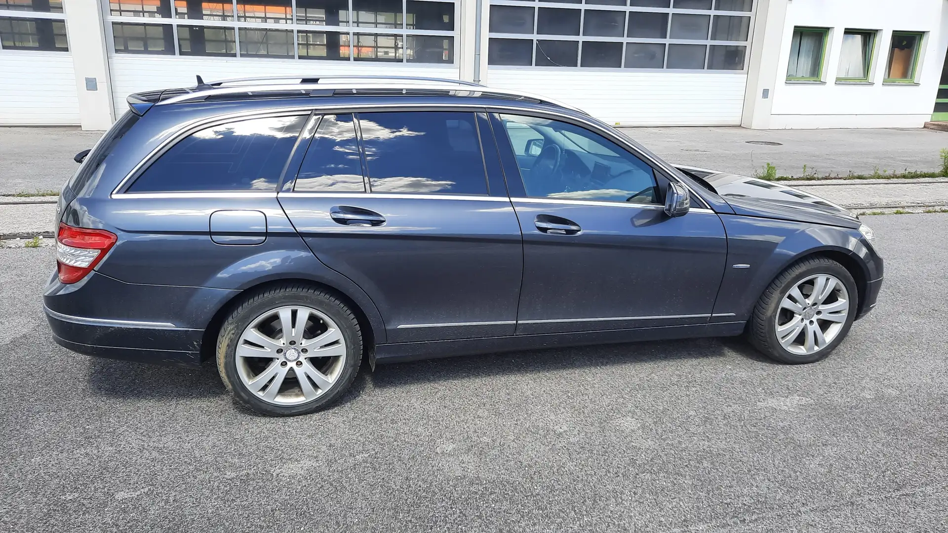 Mercedes-Benz C 250 T CGI BlueEfficiency Avantgarde Aut. Grau - 2