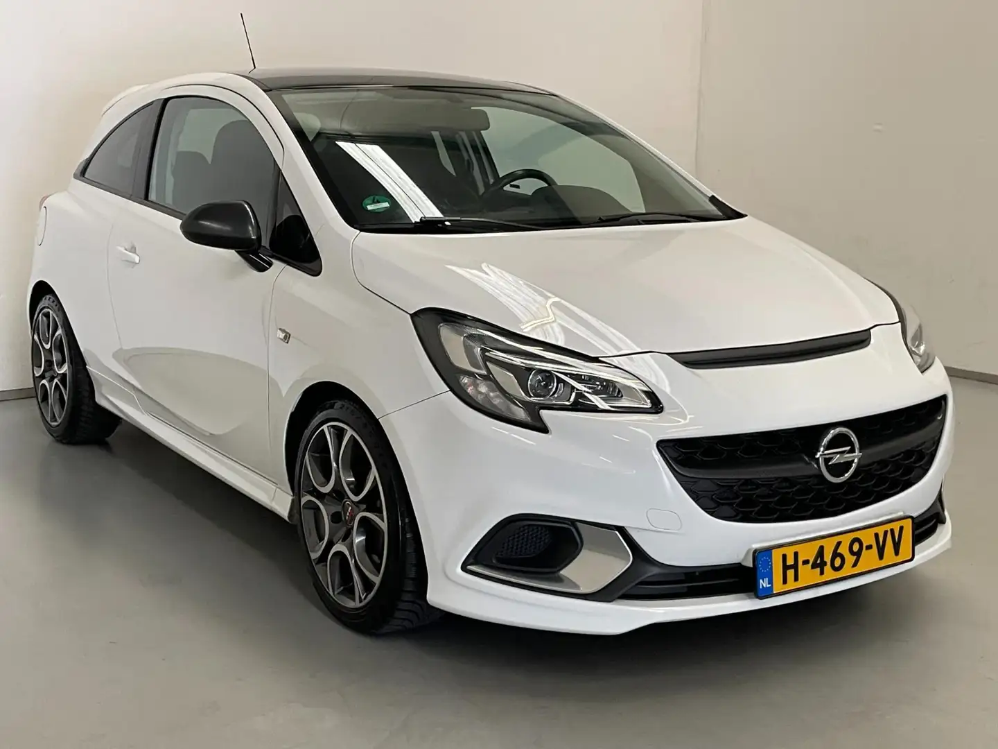 Opel Corsa 1.6 Turbo OPC / Recaro / Xenon / PDC / Bluetooth Wit - 2