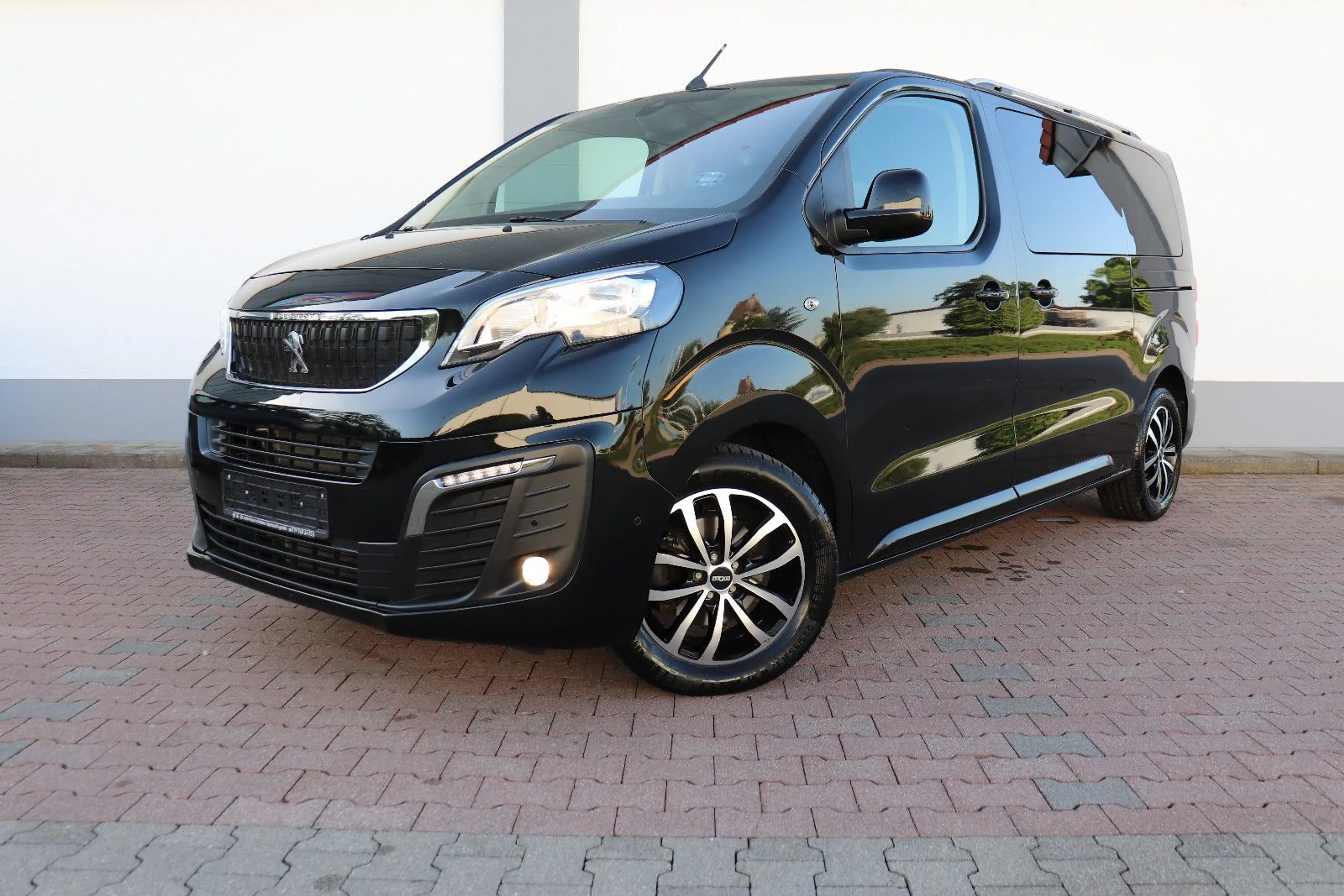 Peugeot Traveller TRAVELLE L2 8-SITZER*3Z-KLIMAAUT.KAMERA*NAVI*AHK