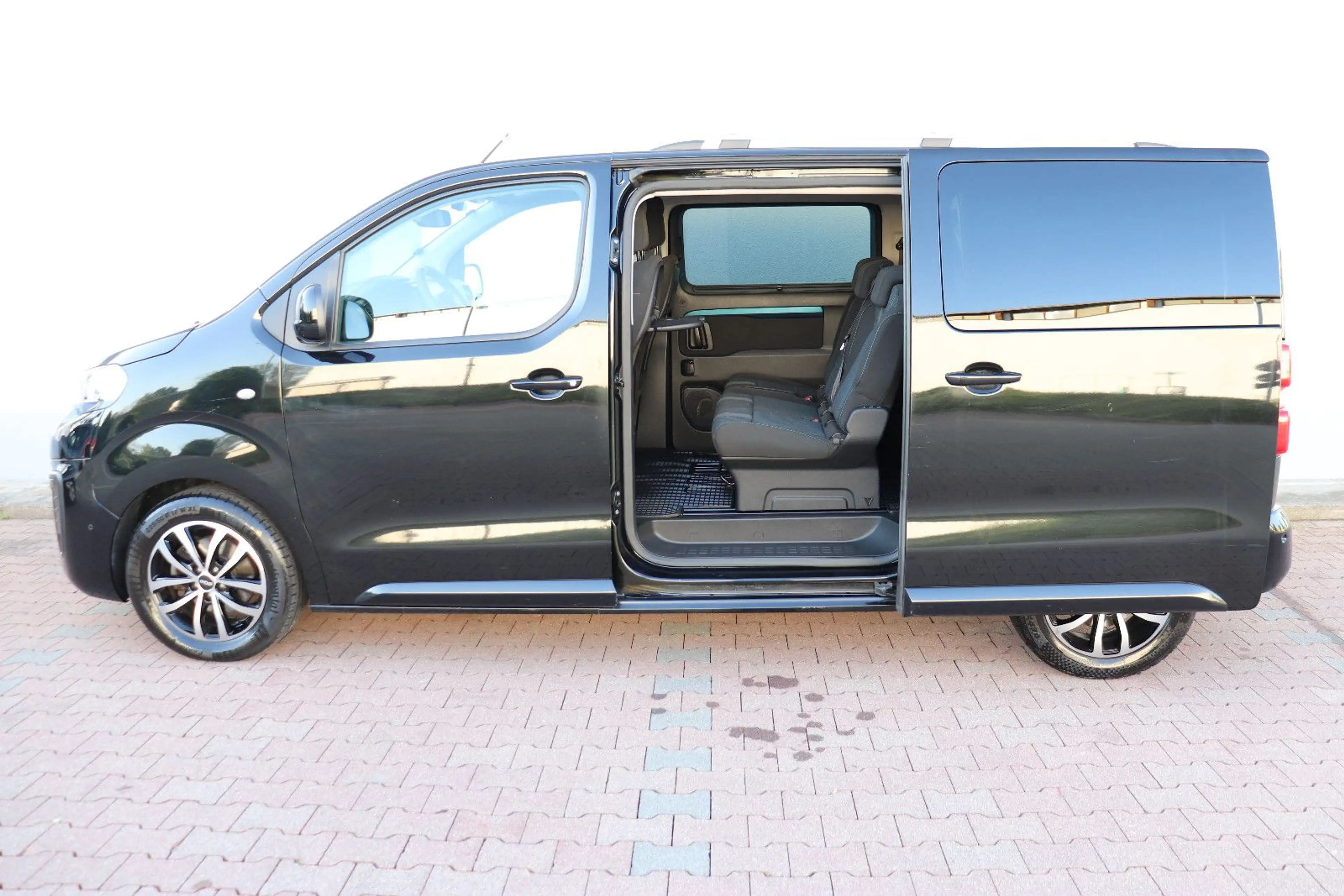 Peugeot Traveller TRAVELLE L2 8-SITZER*3Z-KLIMAAUT.KAMERA*NAVI*AHK — photo 7