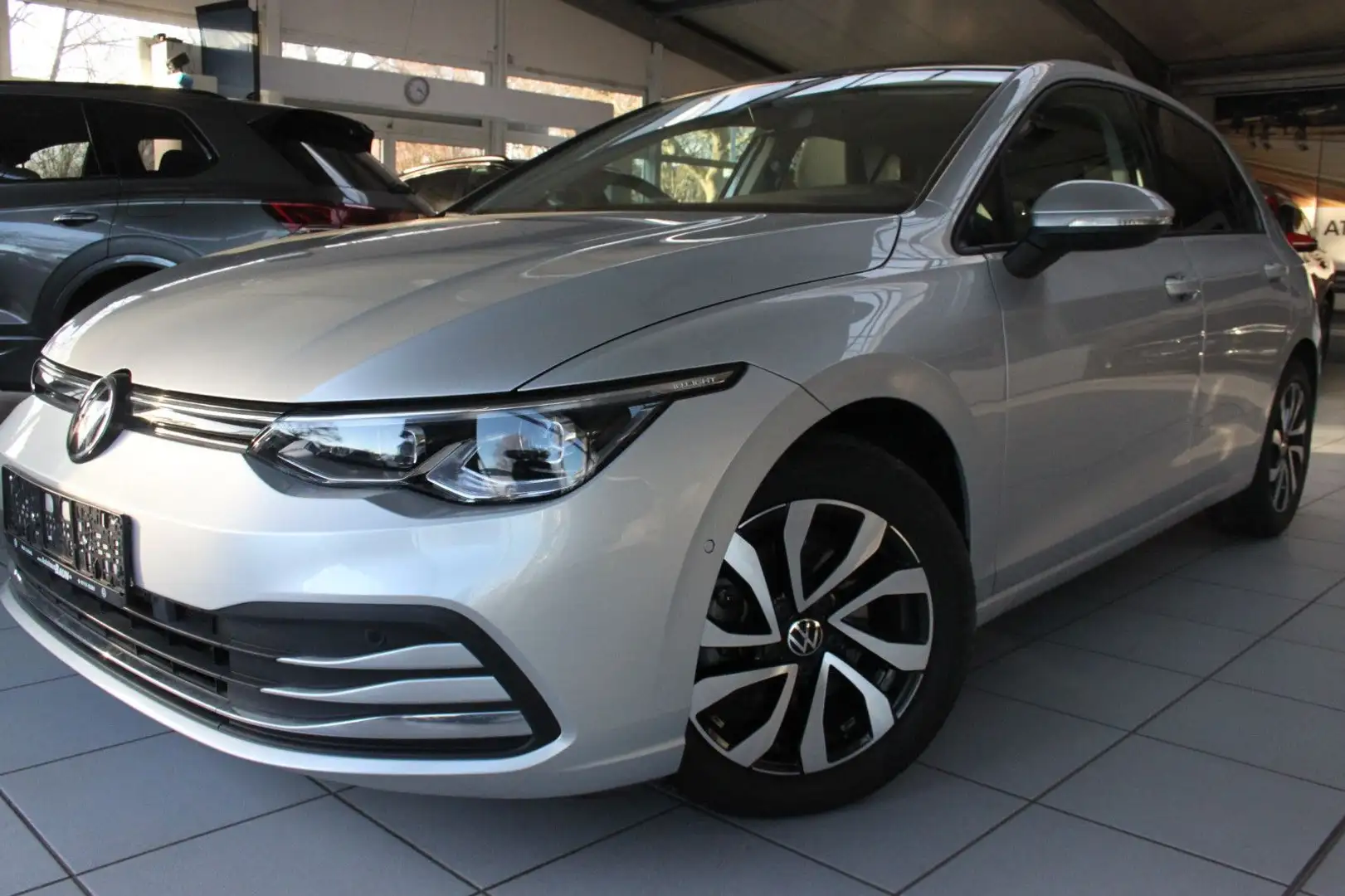 Volkswagen Golf VIII Lim. ACTIVE/PANO/NAVI/KAME/ACC/DSG/IQL Silber - 2