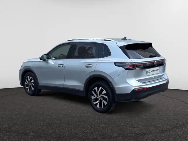 Volkswagen Tiguan view 2