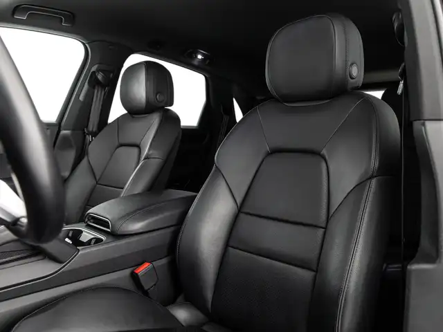 Porsche Cayenne view 9