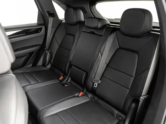 Porsche Cayenne view 10