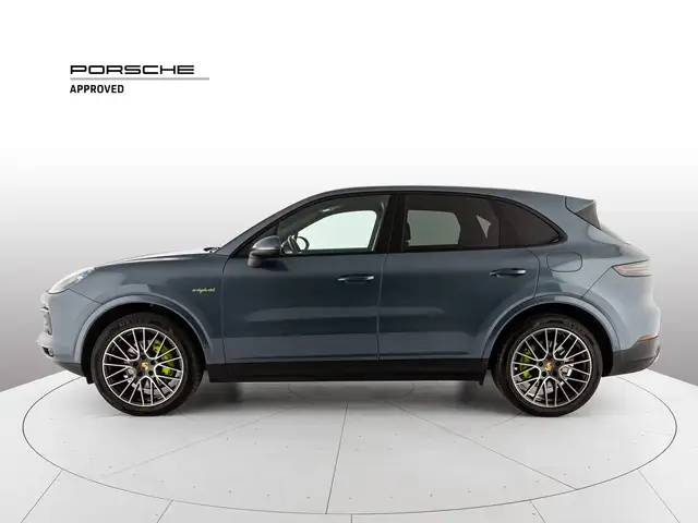 Porsche Cayenne view 2