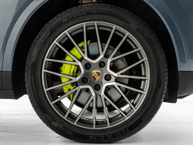 Porsche Cayenne view 6