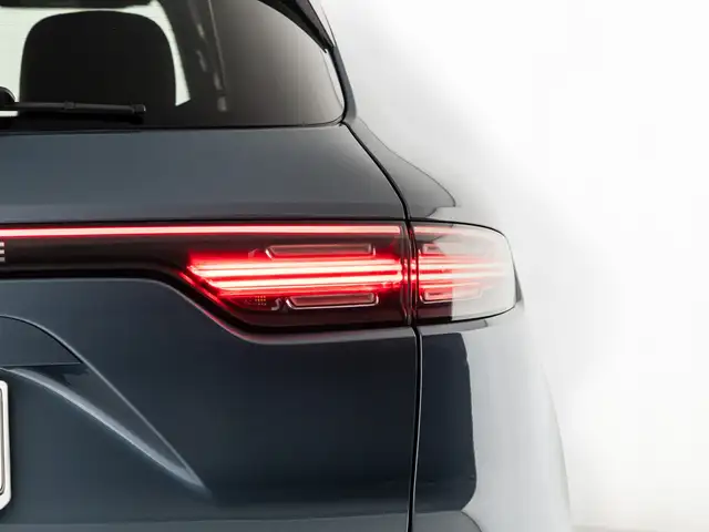 Porsche Cayenne view 12