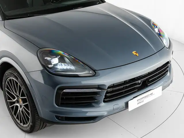 Porsche Cayenne view 11