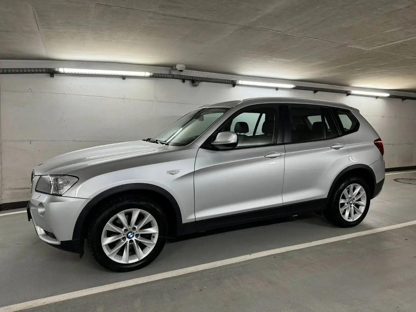 BMW X3 xDrive20d |Automatik|Leder|Navi|Shzg|BiXenon| Silber - 2
