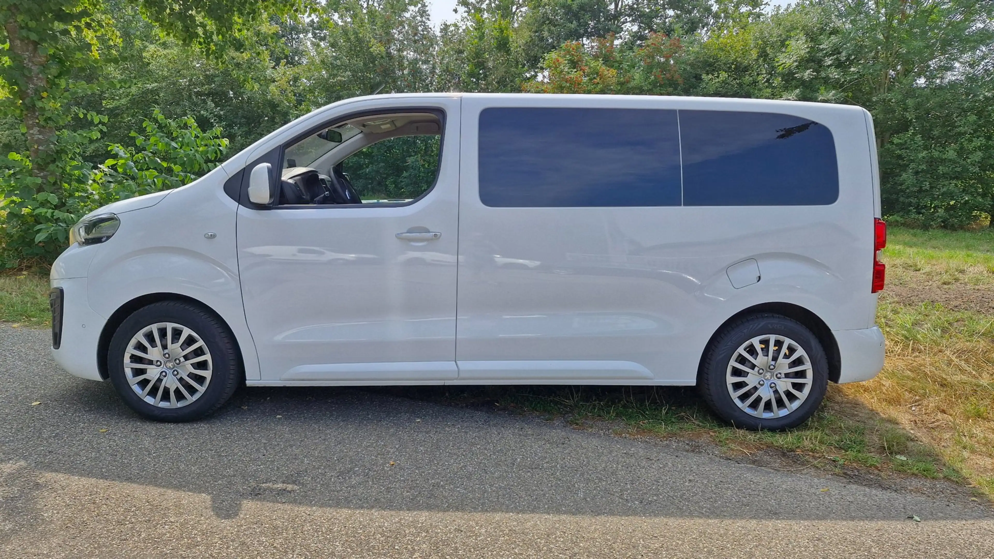 Peugeot Traveller 2.0 BlueHDi 140 Business Standard S&S AUTOMAAT 144 — photo 2