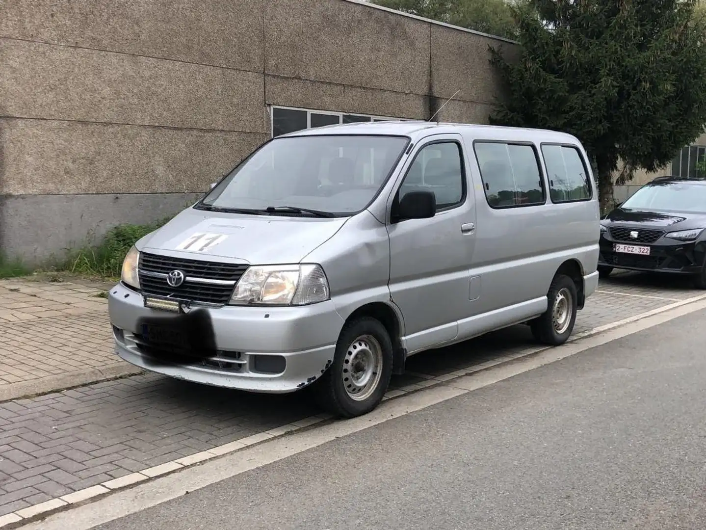 Toyota hiace Gris - 2