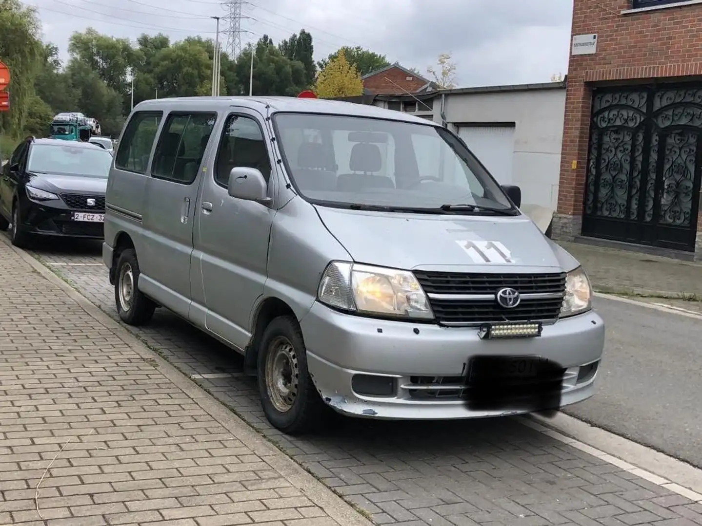 Toyota hiace Gris - 1