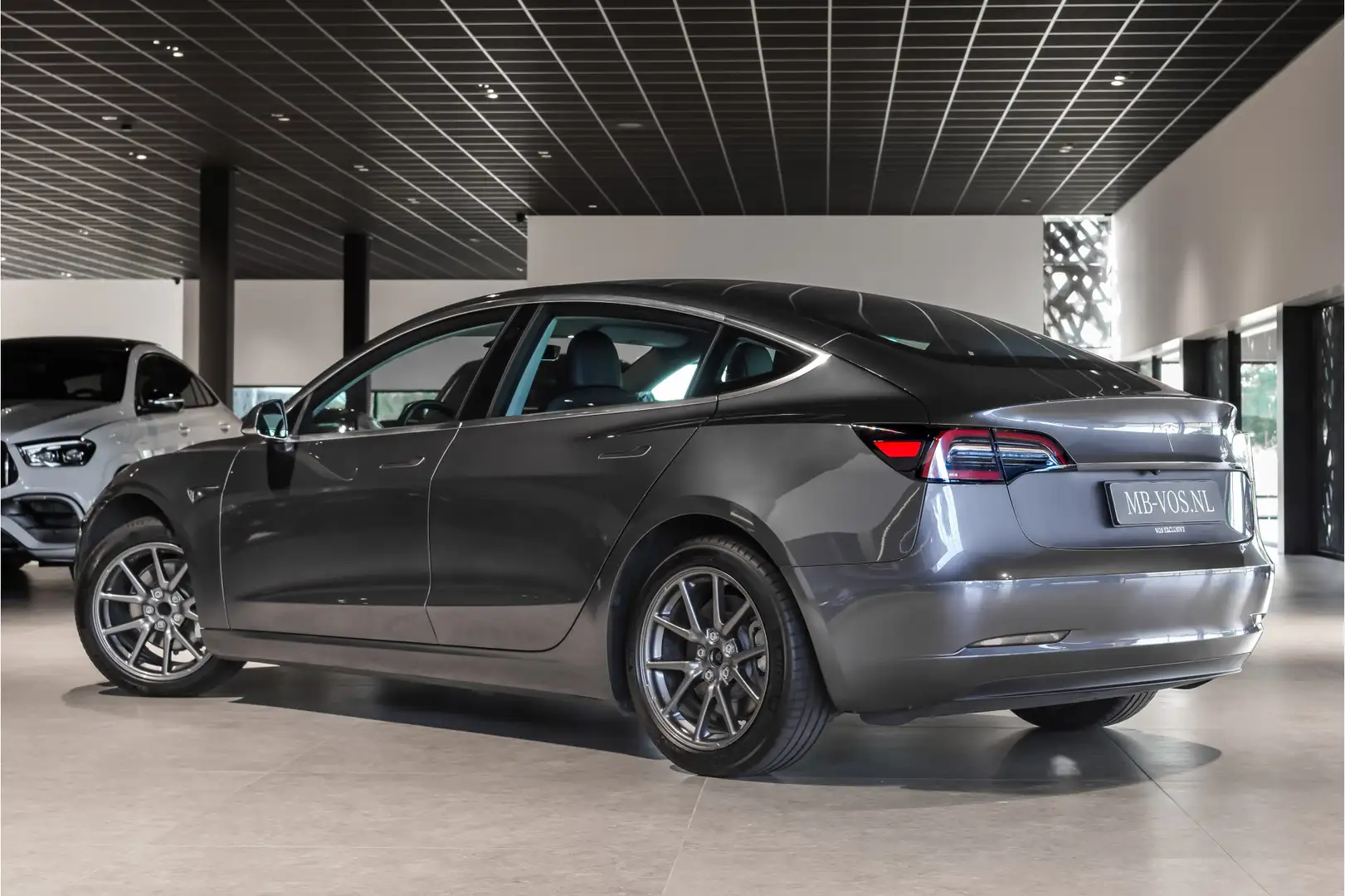 Tesla Model 3 Standard RWD Plus 60 kWh Pano|Leder|Autopilot|Came Grijs - 2