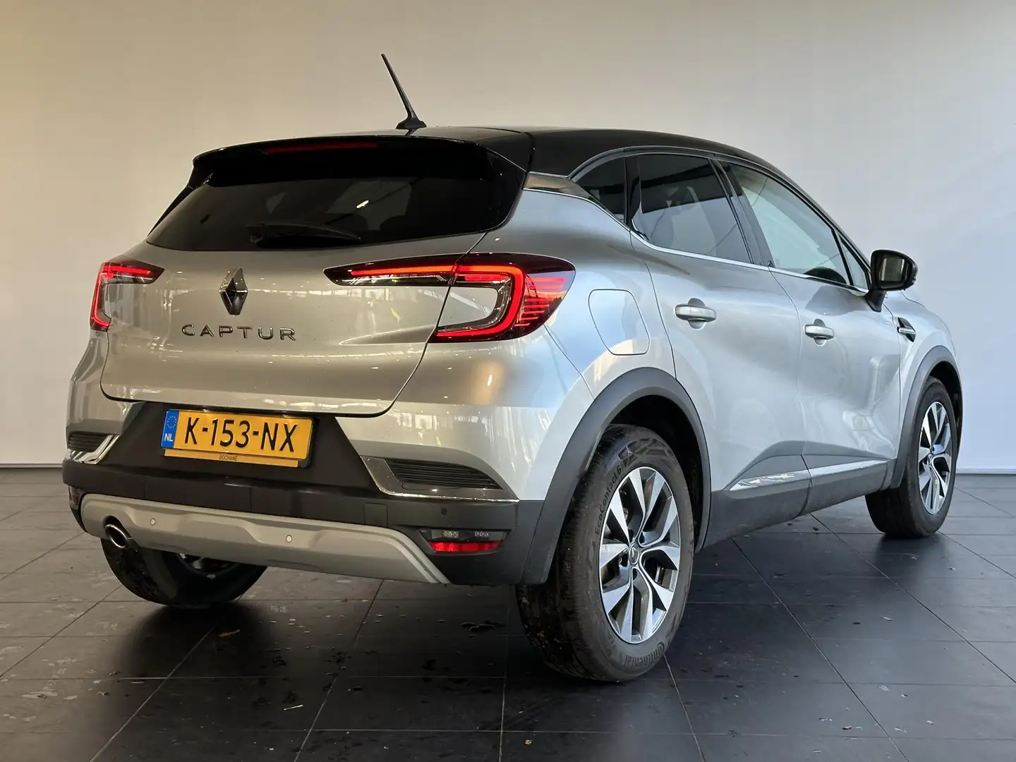 Renault Captur 1.3 TCe 140 Intens AUTOMAAT | NAVIGATIE | PARKEERS Grau - 2