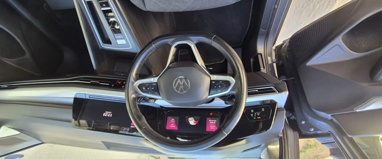 Volkswagen Golf Standard Model — photo 17