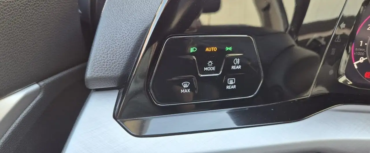 Volkswagen Golf Standard Model — photo 11