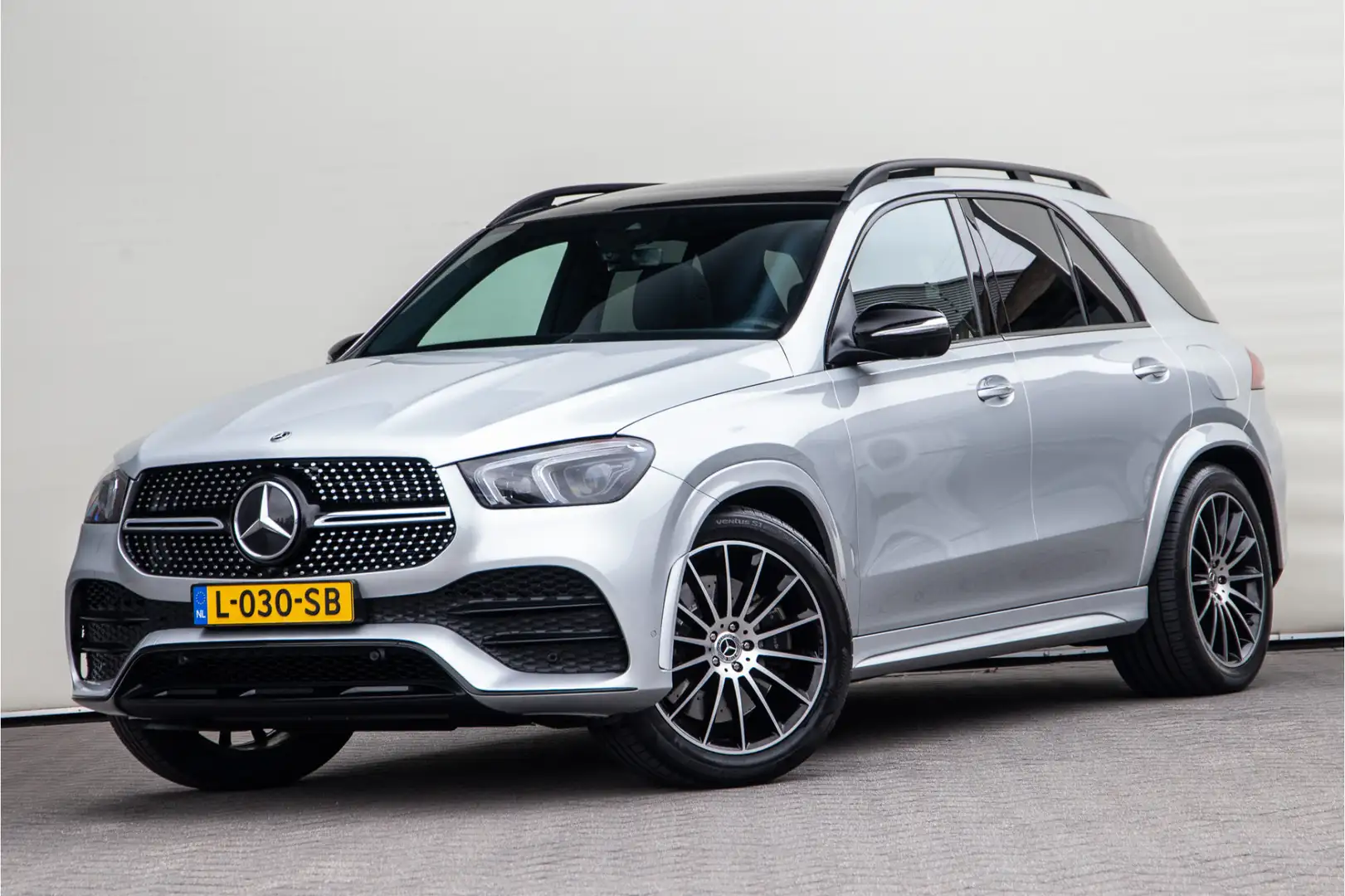Mercedes-Benz GLE 350 de 4MATIC Premium AMG Nightpakket, Pano, Burmester Grijs - 1