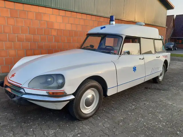 Citroen DS / ID 20 Break - Krankenwagen incl. orig. Dach
