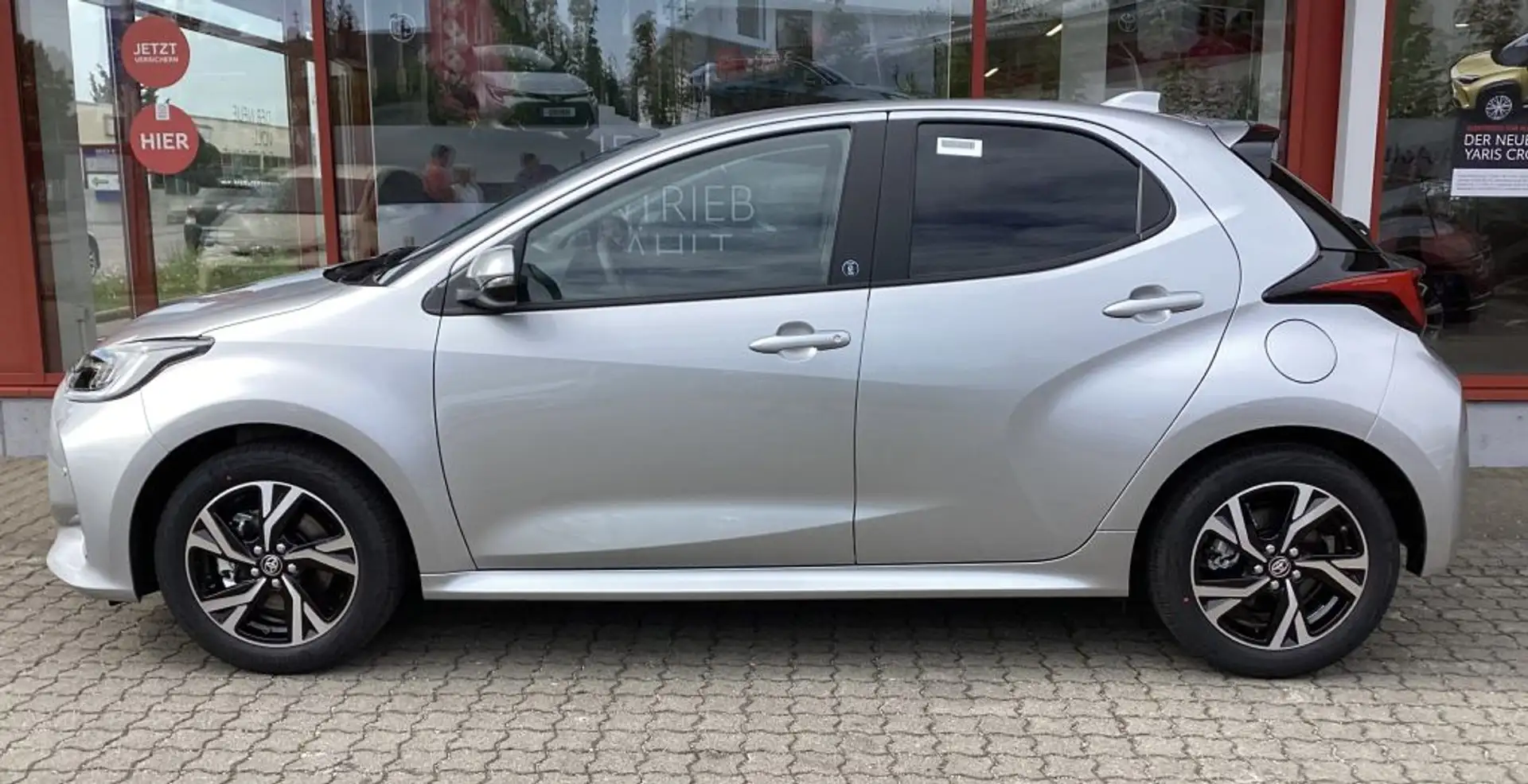 Toyota Yaris Hybrid 116 1.5 VVT-i Team Deutschland m. Toter Win - 2