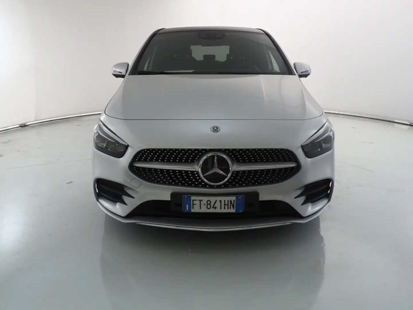 Mercedes-Benz B 200 d Premium auto srebrna - 2