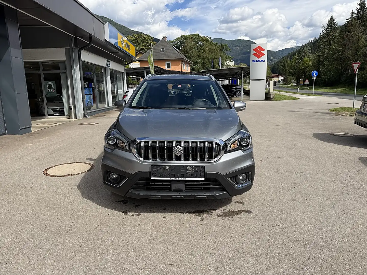Suzuki SX4 S-Cross 1,6 DDiS 4WD shine Grau - 2