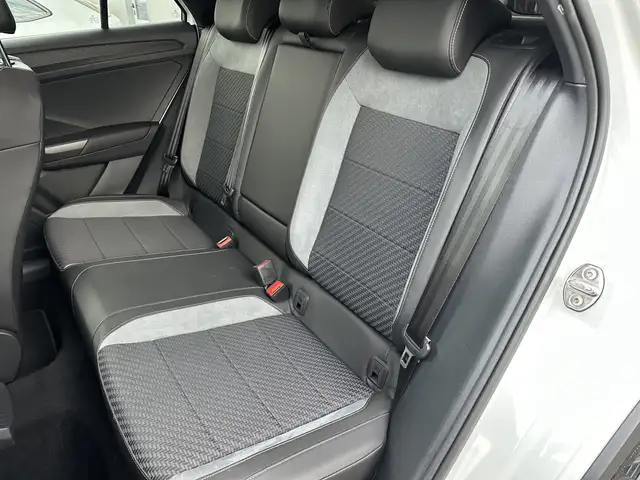Volkswagen T-Roc view 10