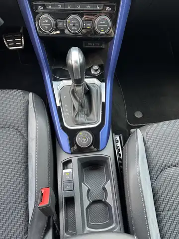 Volkswagen T-Roc view 13