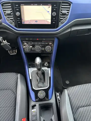 Volkswagen T-Roc view 12