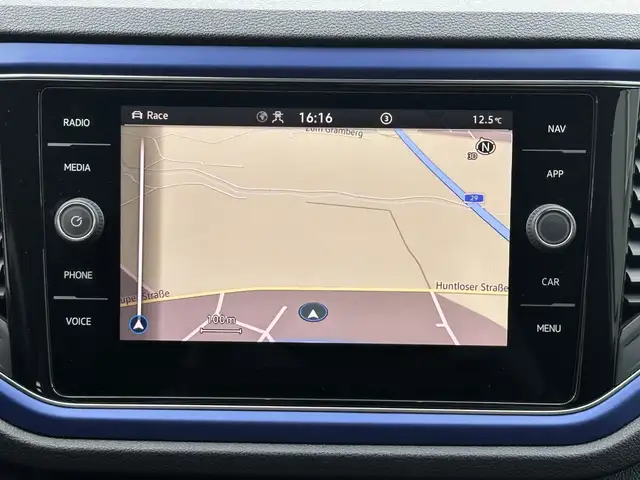Volkswagen T-Roc view 14
